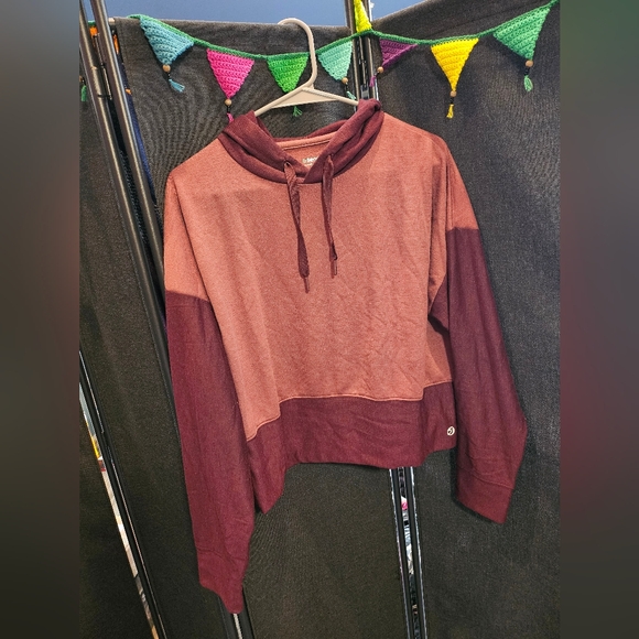 Sendara Tops - Burgundy and Mauve Crop Hoodie 💜❤️
